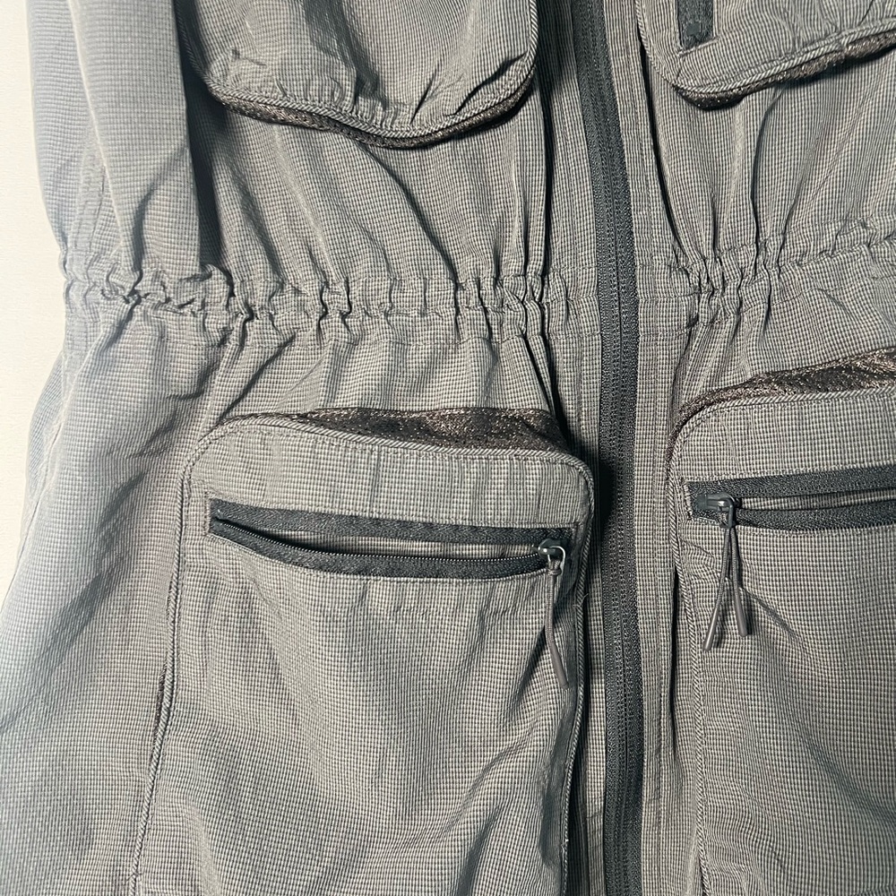 NOT FOR SALE - Eddie Bauer Grey Vest Size Small - Picture 5 of 9